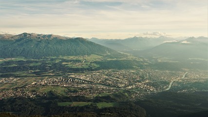 Innsbruck und Berglandschaft 