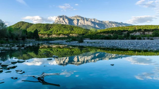 Timelapse reflection parfaite espagne pyren&eacute;es