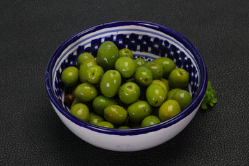 Green Campo Real olives in the bowl