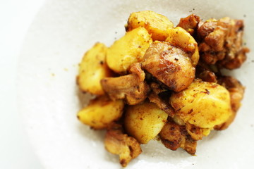 Potato and chicken stir fried with curry 