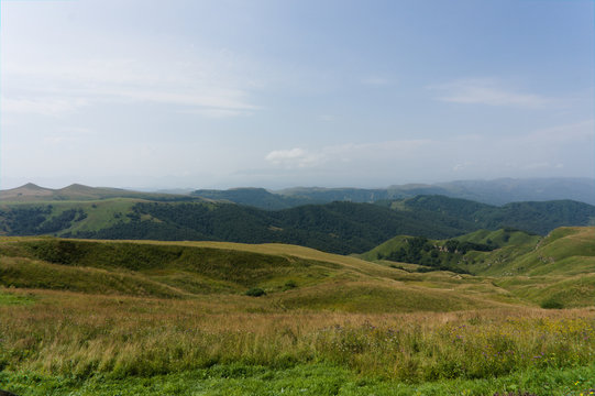 Lush green lawns meadows and mountains above 2000 m on the gumbashi pass in the northern caucasus between dombay and kislowodsk, raw original picture