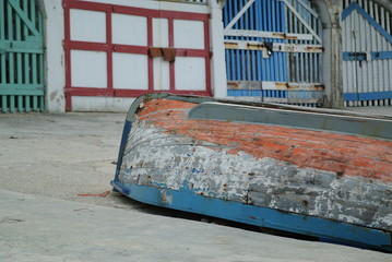 vecchia barca abbandonata al passetto di Ancona