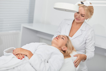 Obraz na płótnie Canvas nurse preparing a client for a procedure. close up photo. wellness, wellbeing, servise, business