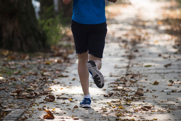 Jogger im herbstlichen Berlin-Prenzlauer Berg
