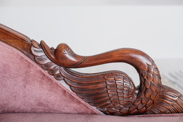 dekorative, hölzerne Details eines Sofas