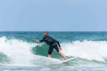 Surfeur à Lacanau (Gironde, France)