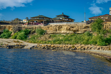 Дома у обрыва. Актау.