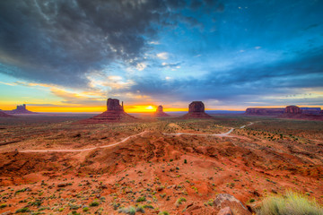 monument valley - 289837137