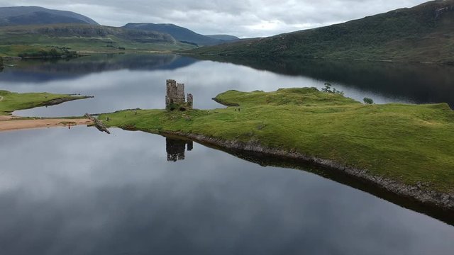 Alte Burgruine in Schottland in den Highlands