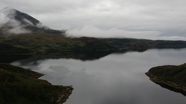 Wunderschöne Natur und Landschaft in Schottland in den Highlands