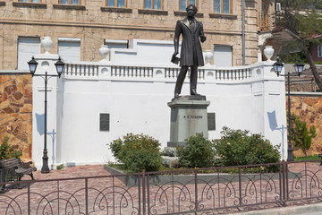 Fototapeta premium Monument to Alexander Sergeyevich Pushkin on Lenin Street in the city of Bakhchisarai, Crime