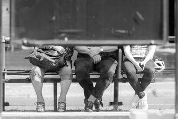 Fahrgäste waren an einer Berliner Strassenbahnhaltestelle