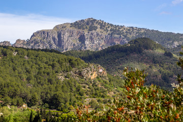 Fototapeta na wymiar Aussicht auf die Landschaft am Coll de Soller in Norden von Mallorca an einem sonnigen Tag