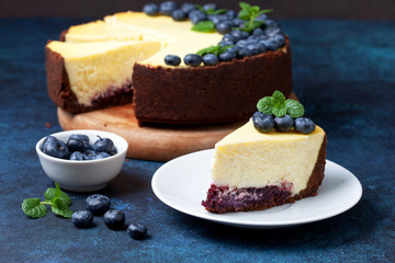 cheesecake with blueberries