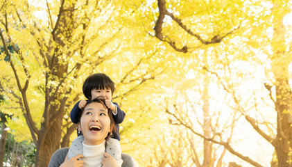 イチョウ　銀杏　紅葉　家族