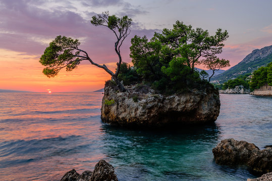 Brela Stone (Kamen Brela) - a symbol of Brela, a popular natural attraction in Croatia. Beautiful sunset view of Brela Stone, Punta Rata beach, Makarska riviera of Dalmatia, Croatia