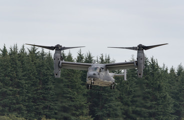 飛行するティルトローター機