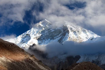 Schapenvacht deken met patroon Makalu Mount Makalu with clouds, Nepal Himalayas mountains