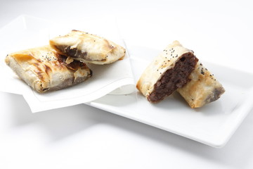 Morcilla con hojaldre sobre fondo blanco. blood sausage with puff pastry on white background
