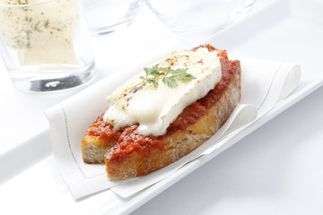 pincho aperitivo gourmet queso. gourmet cheese appetizer skewer.