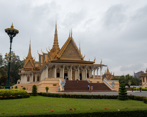 Naklejka premium cambidian palace grounds