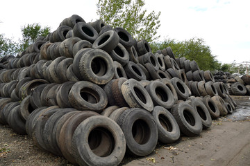 Pile of Old car Tires / Tire Recycling Plant