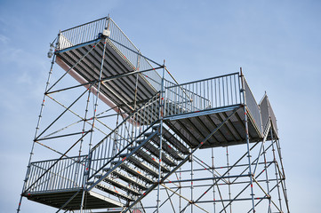 Metallic scaffolding tower