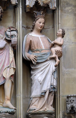 Fototapeta premium Virgin Mary with baby Jesus, statue on the tabernacle in St James Church in Rothenburg ob der Tauber, Germany