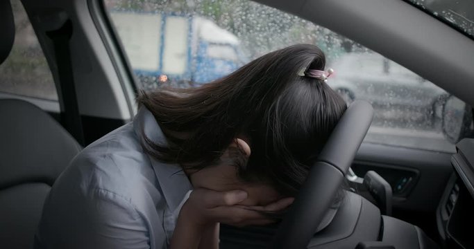 woman feel depressed in car