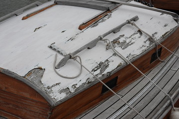 Deck eines alten Segelbootes