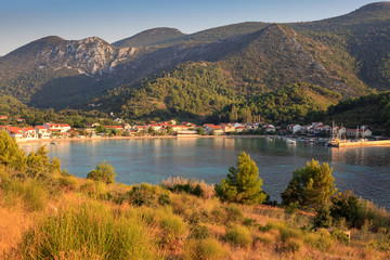 Fototapeta na wymiar Abendstimmung über der Bucht von Zuljana auf der Halbinsel Peljesac, Kroatien