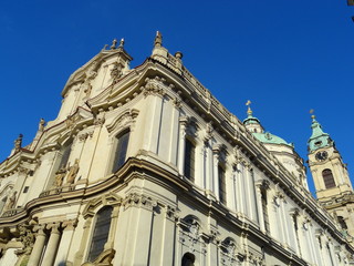 Fototapeta na wymiar historische Kirche in Prag