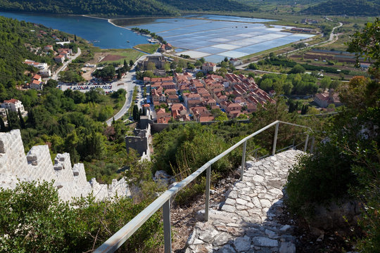 &Uuml;ber den D&auml;chern von Ston auf der Halbinsel Peljesac, Kroatien