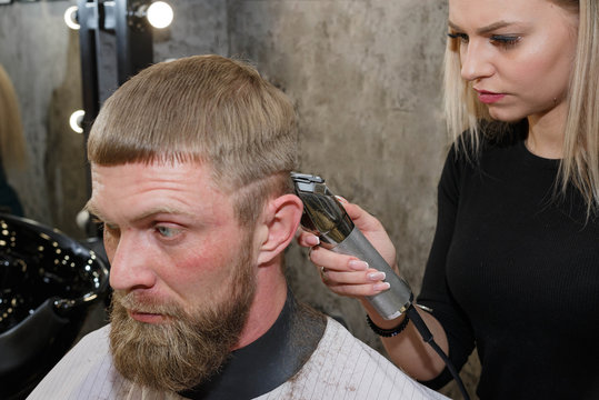 Barber Hair Cutting Machine. The Master Provides A Haircut.