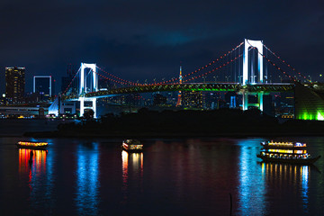 Fototapeta na wymiar Night time shot of Rainbow Bridge and the skyline of Tokyo