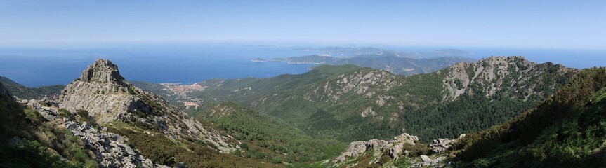 Fototapeta na wymiar East view from the top of Monte Capanne on the island Elba in Italy