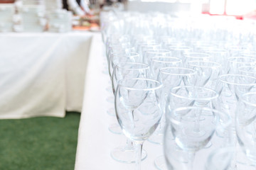 empty glass glasses on the table in the restaurant