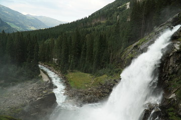 Fototapeta na wymiar Wasserfall Krimml