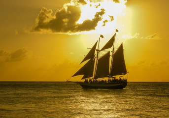 Fototapeta na wymiar sunset sailing ship, golden glow