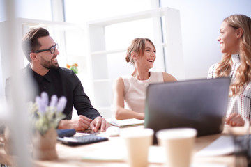 close up.successful business team discussing new ideas