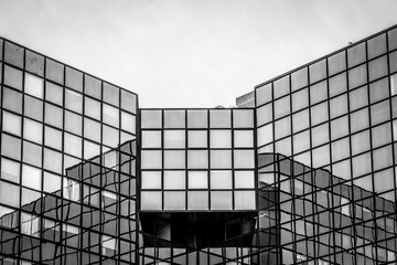 Noir et blanc abstrait de bâtiments de bureaux modernes