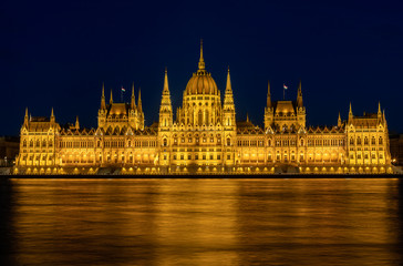 Fototapeta na wymiar Parliament in Budapest by night