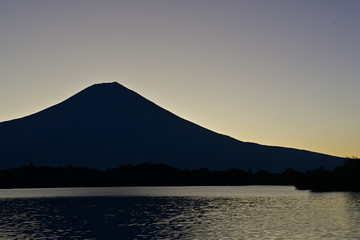 Autumn is here. Lake Tanuki of the morning