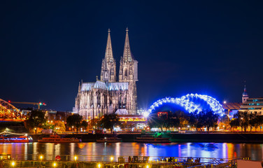 Obraz premium Cologne Cathedral and Hohenzollern Bridge at twilight , Cologne, Germany