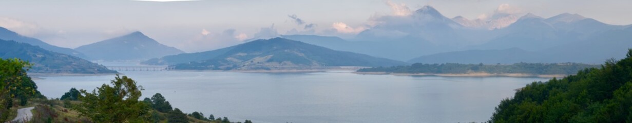 Obraz premium See in den Abbruzzen