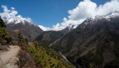Fototapeta premium beautiful view of snow mountain, on the way to everest base camp
