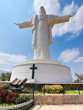 Monumental statue of Jesus Christ: Cristo de la Concordia (Christ of Peace). The statue is 34.20 metres (112.2 ft) tall