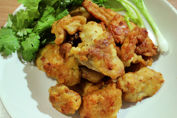 fried chicken / food
