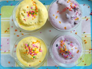 Obraz na płótnie Canvas homemade ice creams with colorful sprinklers
