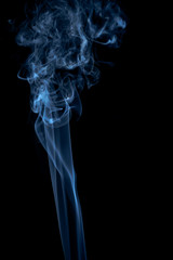 Obraz premium Blue smoke on dark background